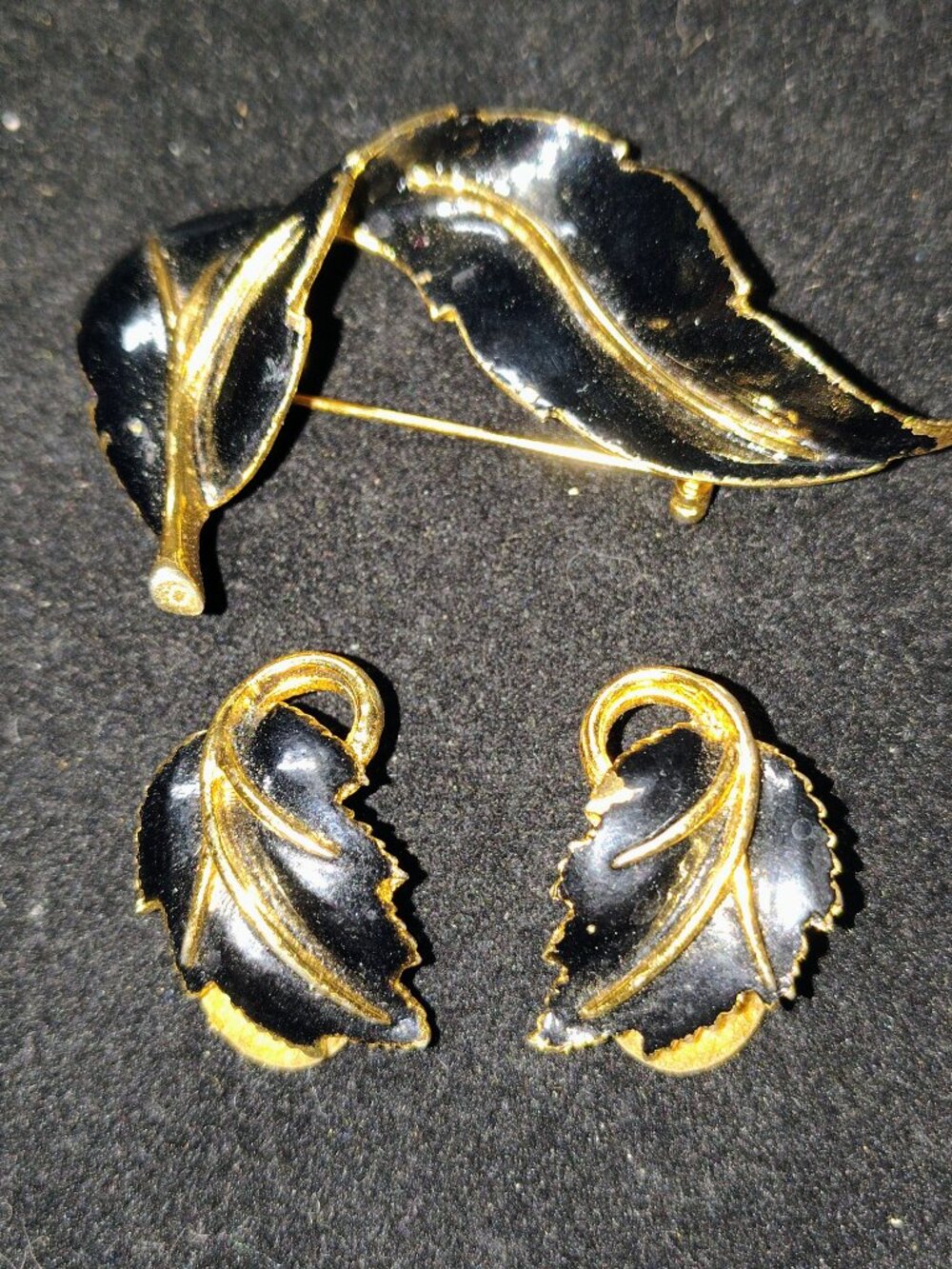 Vintage BSK Black Enamel Leaf Demi‑Parure – Brooch & Clip‑On Earrings – 1950s–19